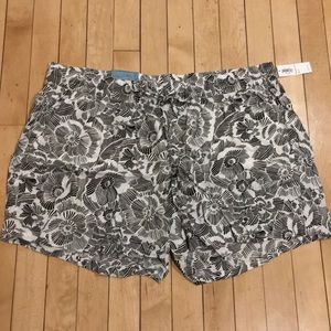 Old Navy Shorts in Black and White Flower Print